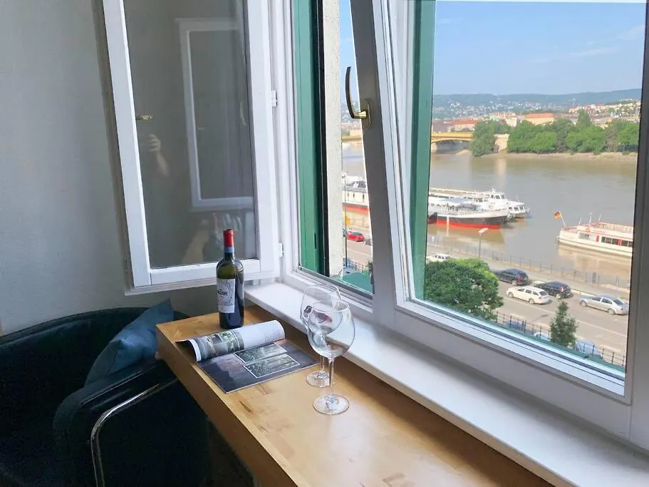 Unique View On Danube, Margaret Island, Buda Hills Budapest Hungría